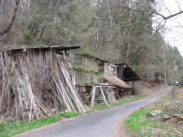 Ligne Maginot - MOULIN DE MONTBRONN (SF ROHRBACH) - (PC de Secteur) - Le batiment principal et au fond le chemin d'accès aux batiments annexes