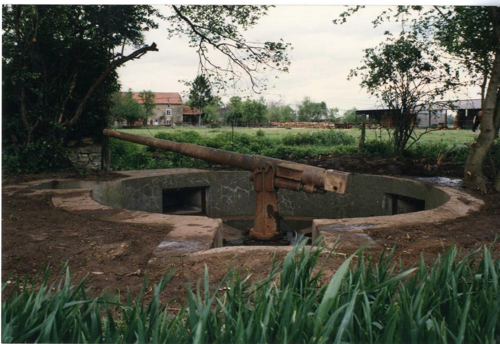 Ligne Maginot - Cuve pour canon Bc3 - Brecklange - Cuve bétonnée pour canon de 65 mle 1902 utilisé en arme antichar
Les deux niches à munitions sont visibles sur cette photo