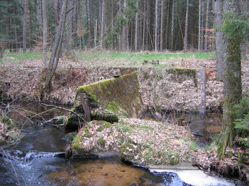 Ligne Maginot - WOLFSREDGEN ( FOSSE ANTICHARS ) - En relatif bon état, seul la berge droite est effondrée contournant ainsi le seuil de nos jours