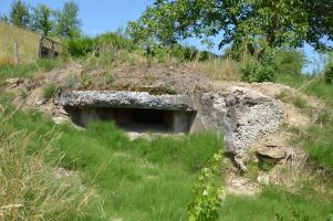 Ligne Maginot - BETTLACH OUEST 3 - (Blockhaus pour canon) - Cet encuvement est sur une propriété privée, l'accès n'est pas refusé s'il est demandé. Attention par temps de pluie l'encuvement se remplie vite d'eau et de boue