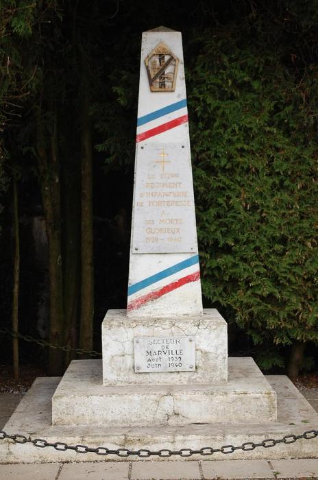 Ligne Maginot - Monument du 132° RIF - le monument aux hommes du 132° R.I.F. érigé à Charency-Vézin