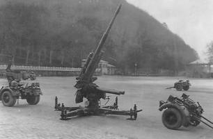 Ligne Maginot - Canon FLAK 88 - Canon en position de tir, les deux boogie de transport sont écartées