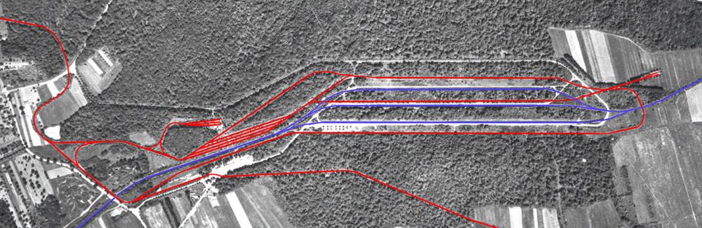 Ligne Maginot - SAINT HUBERT - (Dépôt de Munitions) - Vue aérienne prise en 1951, avec superposées en bleu les voies normales et en rouge, les voies de 60