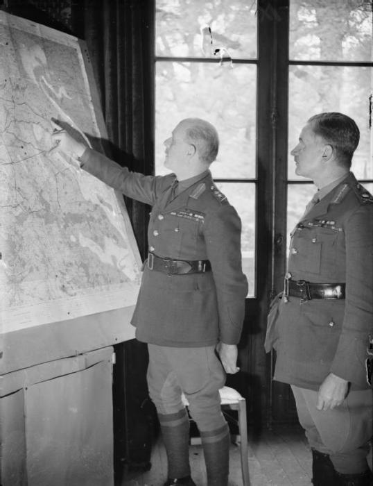 Ligne Maginot - CHATEAU DE HABARCQ (BEF) - (PC de Secteur) - Le General Lord Gort et le Lieutnant General Pownall au château de Habarcq, PC de la BEF