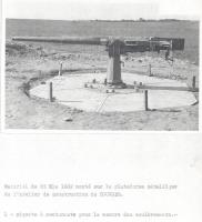 Ligne Maginot - Canon de 65 mm modèle1902 - Canon Hotchkiss de 65mm modèle 1902 monté sur la plateforme métallique développée pour sa mise en place dans les cuves bétonnées de la fortification de campagne lors de ses essais à Bourges.