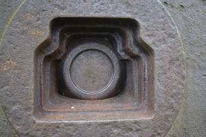 Ligne Maginot - Ouvrage de la FERTE - Bloc 2
Cloche pour arme mixte
Le tampon obturateur est en place dans le créneau inutilisé