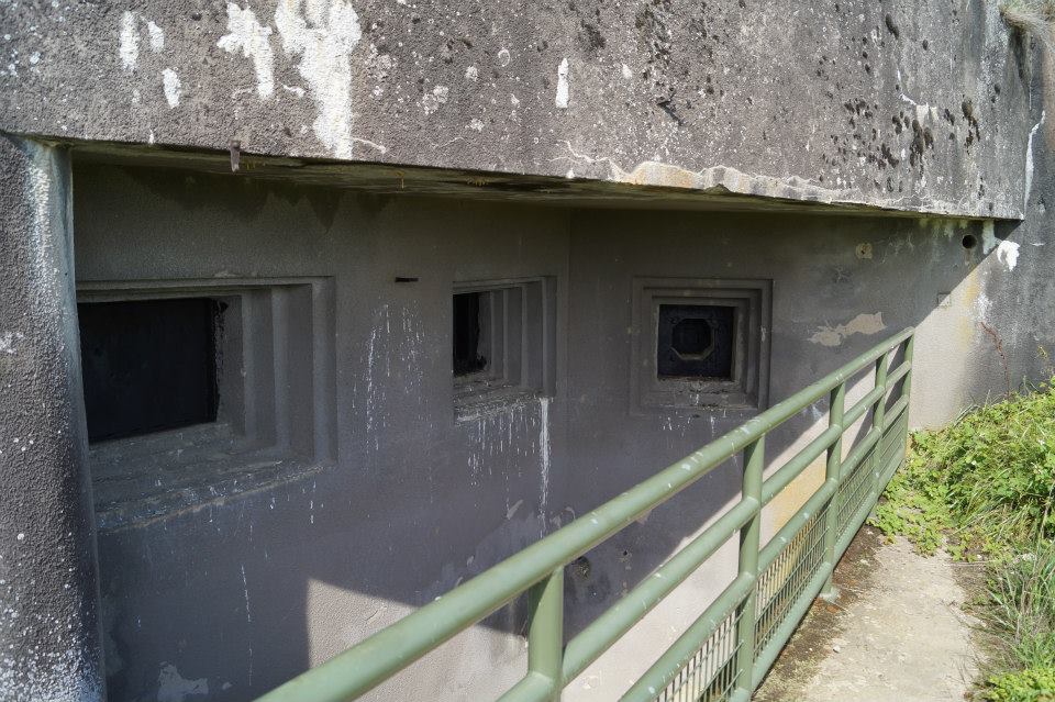 Ligne Maginot - SCHOENENBOURG - (Ouvrage d'artillerie) - Bloc 6
Casemate d'infanterie 
Les créneaux pour jumelages de mitrailleuses Reibel, canon Antichar de 47mm et un créneau FM 