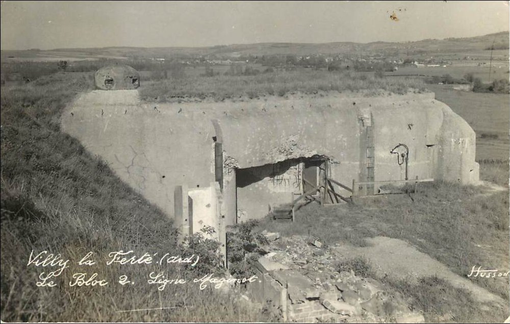 Ligne Maginot - LA FERTE - (Ouvrage d'infanterie) - Bloc 1
Carte postale des années 50
Il s'agit en fait du bloc 1 et non pas du bloc 2 comme indiqué.