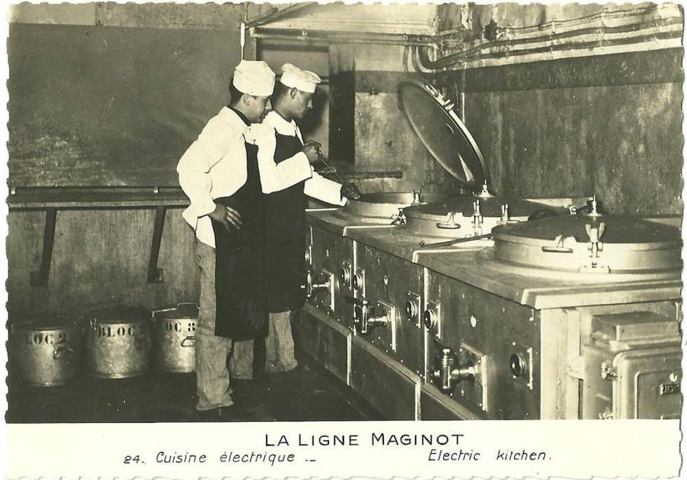 Ligne Maginot - Autocuiseur à marmites Cubain - Autocuiseur electrique utilisé dans les cuisines de gros ouvrages.
Il s'agit de la première utilisation de l'inox en cuisine