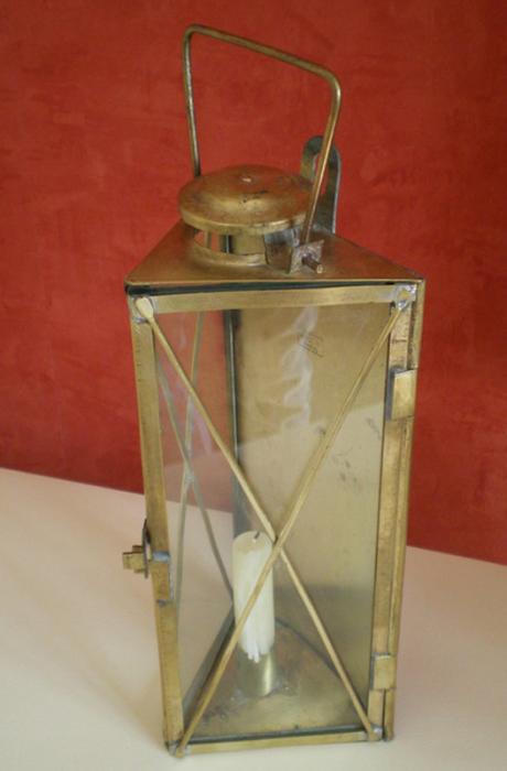 Lampe triangulaire 