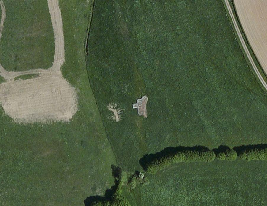 Ligne Maginot - Blockhaus A105bis vu du ciel - Le plan type A4 est parfaitement reconnaissable sur cette vue satellite, avec la partie 'observation' dans l'orillon gauche.