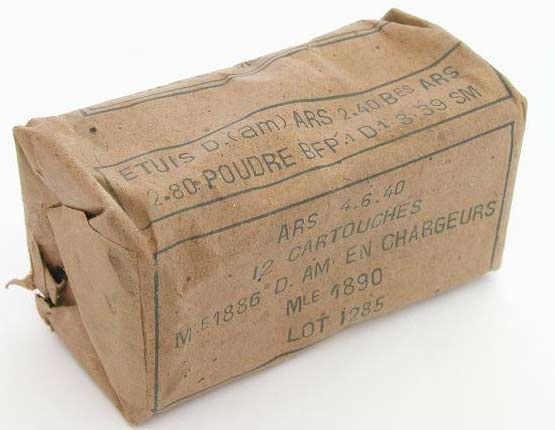 Paquet, fermé par bande collante,  de 12 cartouches  Mle 1886 D (am) en chargeurs Mle 1890