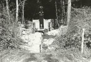 Ligne Maginot - Pièce de 155C Saint-Chamond mle 1915 - L'une des pièces du II° groupe du 159°RAP en position dans la foret de la Hardt.
La pièce a été sabotée lors du repli du 159° RAP, la photo prise par les allemands en 1940