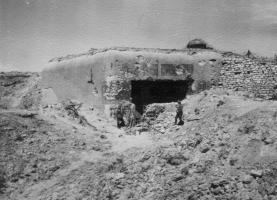 Ligne Maginot - SCHOENENBOURG - (Ouvrage d'artillerie) - Le bloc 6
Noter les faux créneaux peints sur la visière du bloc