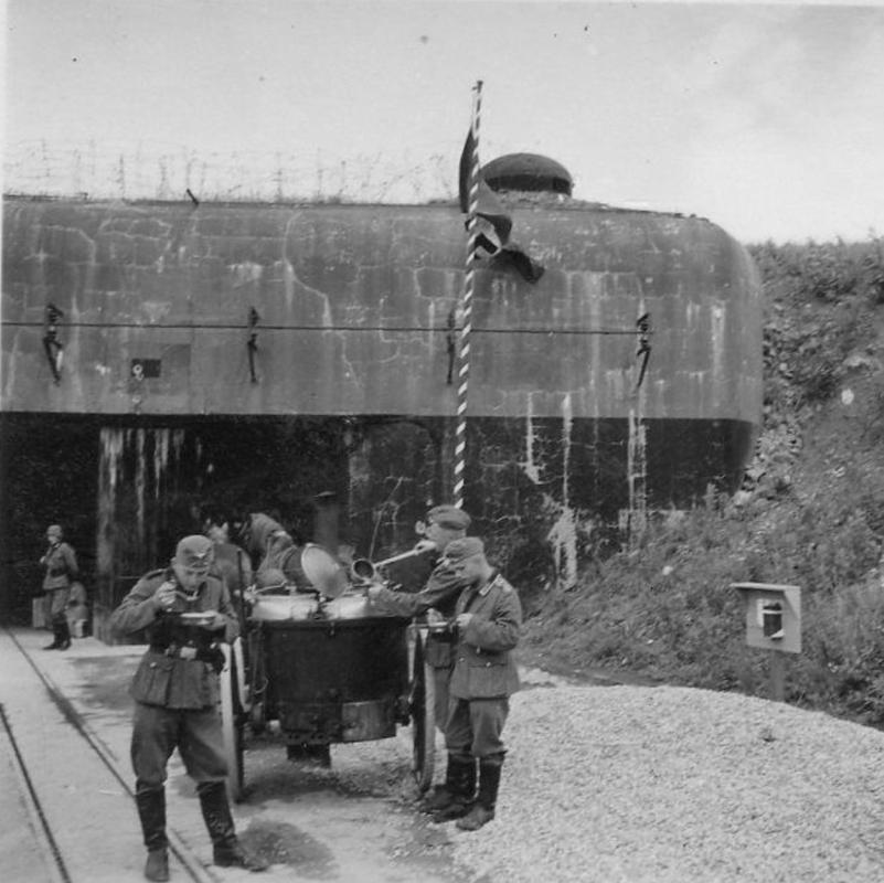 Ligne Maginot - ANZELING - A25 - (Ouvrage d'artillerie) - Entrée munitions 
Photo prise en 1940