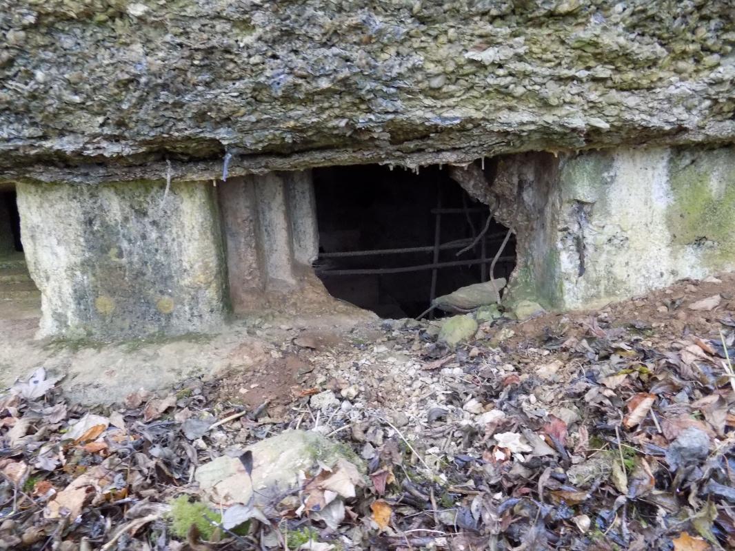 Ligne Maginot - 8BIS - LES LONGS BOYAUX EST - (Blockhaus pour canon) - Face frontale, créneau Hotchkiss