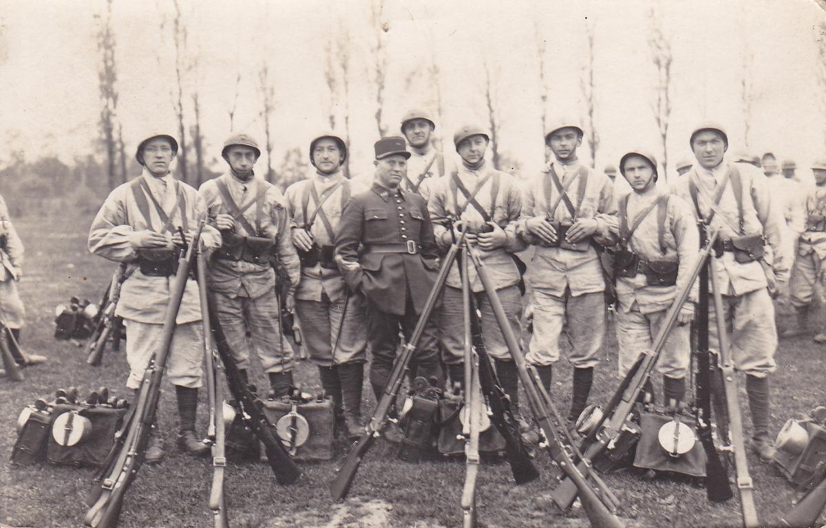 Ligne Maginot - Unité du 146° RI en 1933 - Photo prise en 1933 semble t-il. Le régiment est encore le 146° RI. Au centre, le SgC BEAURY, qui sera le commandant de la casemate de LANGHEP SUd en 1940.