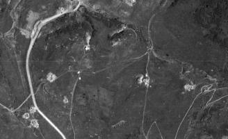 Ligne Maginot - LE MOLLARD C - (Blockhaus pour arme infanterie) - La fouille est bien visible en 1945, au centre droit de la photo