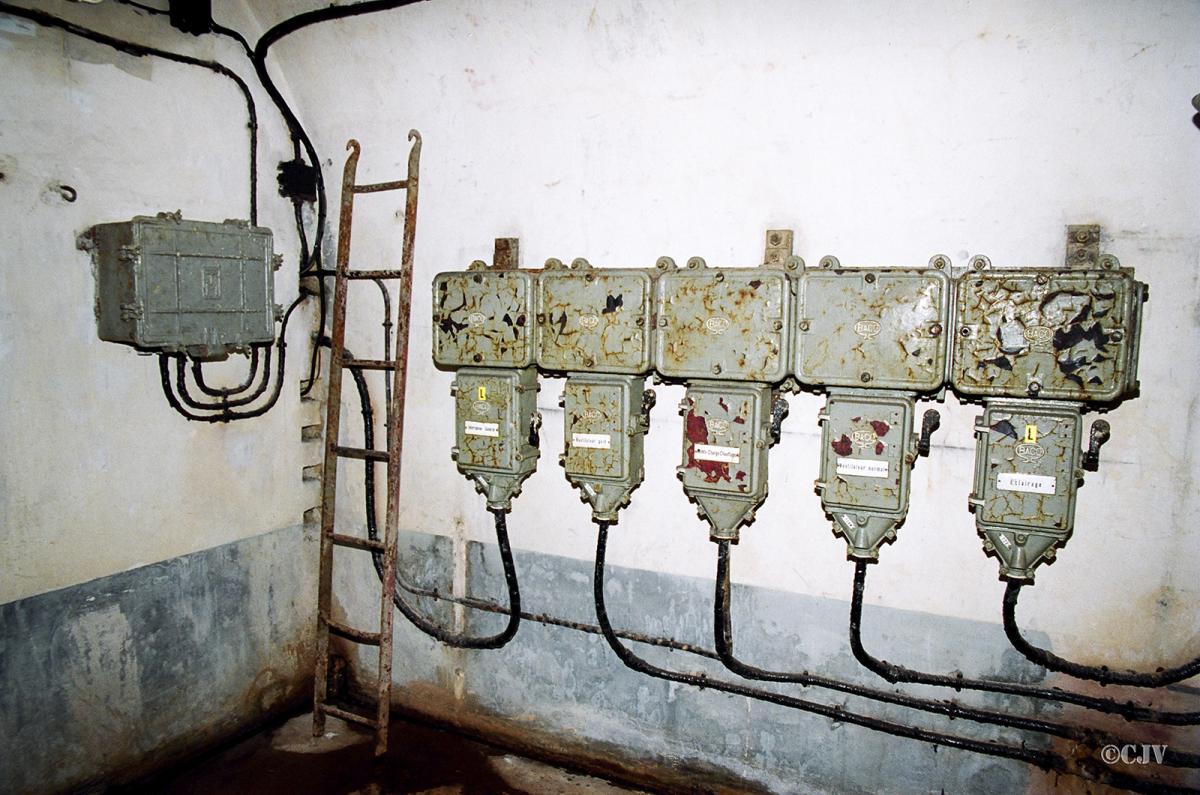 Ligne Maginot - SCHOENENBOURG - (Ouvrage d'artillerie) - Bloc 2
Le tableau électrique du bloc