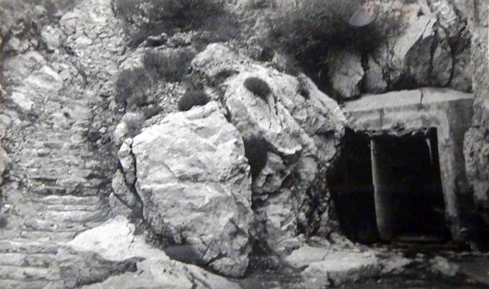 Ligne Maginot - LA PENA (PE) - (Ouvrage d'infanterie) - Entrée et escalier d'accès aux dessus
Photo italienne
