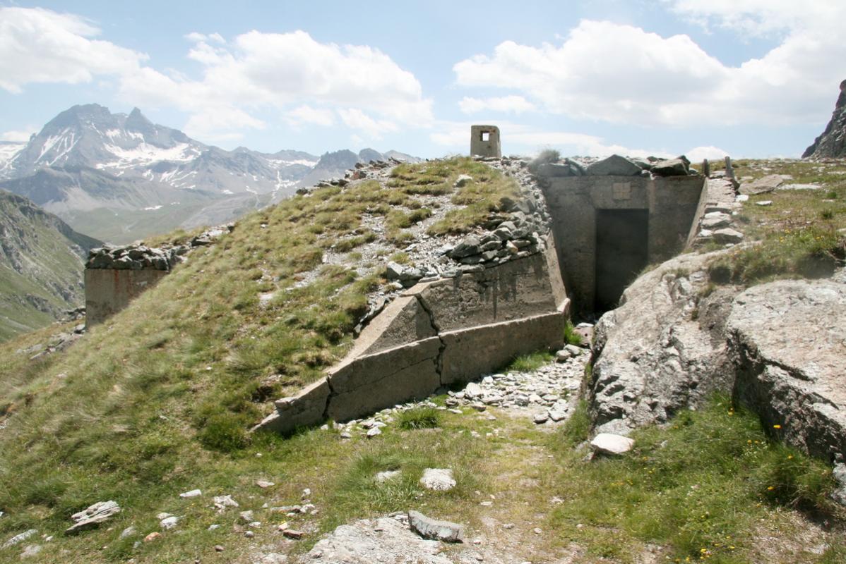 Ligne Maginot - VANOISE - (Ouvrage d'infanterie) - Entrée principale de l'ouvrage. 
A gauche le bloc 1