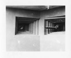 Ligne Maginot - Jumelage de fusils-mitrailleurs 24/29 - Photo d'un jumelage en place dans son créneau.
Noter les deux armes décalées