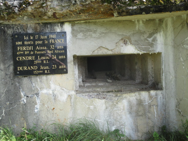 Ligne Maginot - Blockhaus ABBAYE 1 - B36 - Plaque commémorative concernant 3 soldats tués le 17 juin 1940.