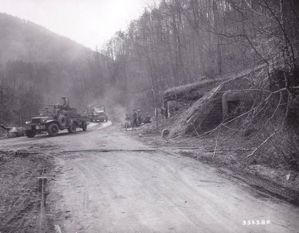 Ligne Maginot - Blockhaus AC du Weihersthal sud - Passage de la 42° Division d'Infanterie US en route vers l'Allemagne le 18 mars 1945