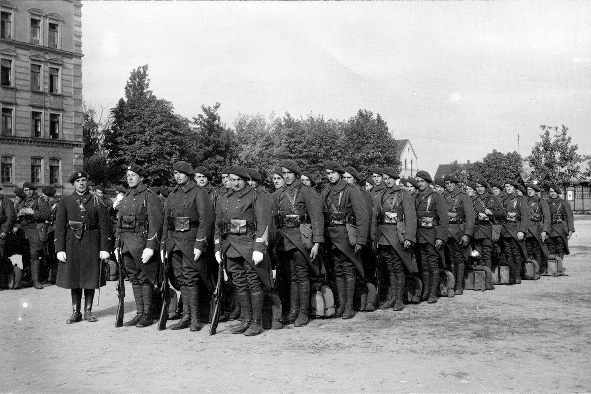 Ligne Maginot - 172°RIF - Photo d'une section du 172 RIF sans précision autre