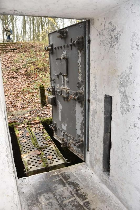 Ligne Maginot - BOIS DE CATTENOM - X14 - (Abri) - Porte d'entrée gauche et sa passerelle.