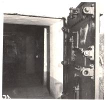 Ligne Maginot - HOCHWALD ( Ouvrage d'artillerie ) - Fusil mitrailleur 24/29
Photo prise au Hochwald où le support sur porte SP est installé en position de repos sur une porte blindée (entrées hommes ?)