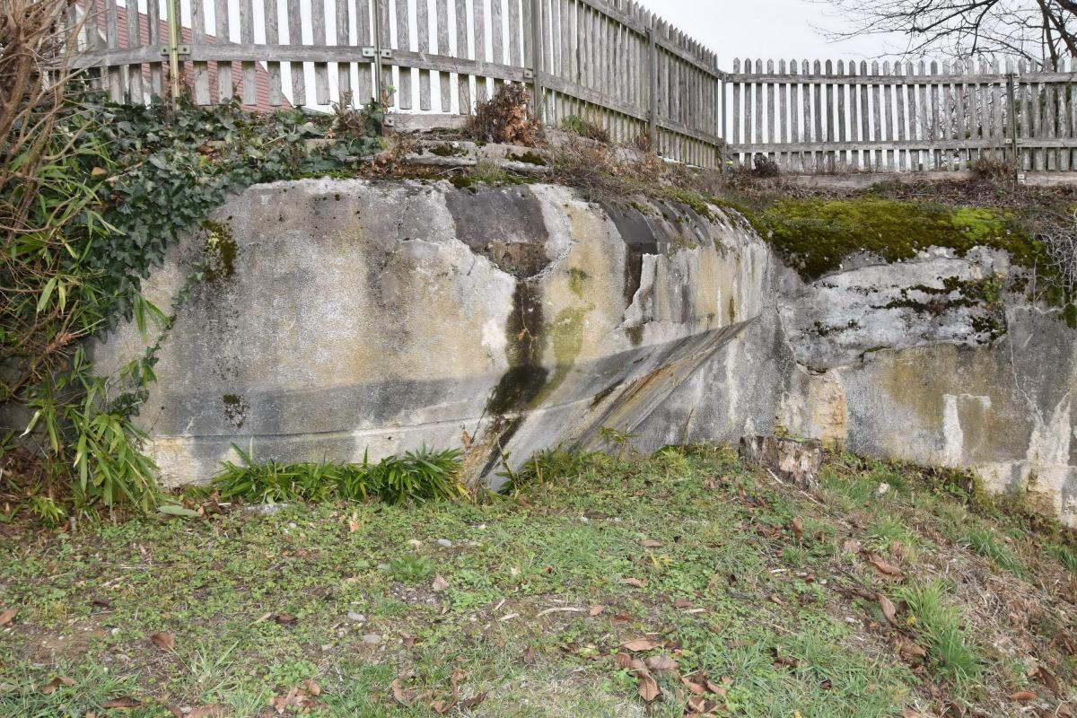 Ligne Maginot - 80 - UFFHEIM NORD OUEST - (Casemate d'artillerie) - Vue de la visière Est émergent du sol