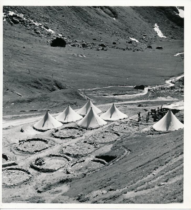 Ligne Maginot - ARRONDAZ - (Abri) - Campement de tentes marabout à proximité du camp (en 1935 ? à confirmer...)