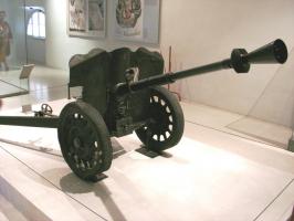 Ligne Maginot - Canon AC de 25 SA-Léger mle 1937 APX -       Musée de l'Armée (Paris - Invalides)