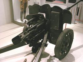 Ligne Maginot - Canon AC de 25 SA-Léger mle 1937 APX -         Musée de l'Armée (Paris - Invalides)