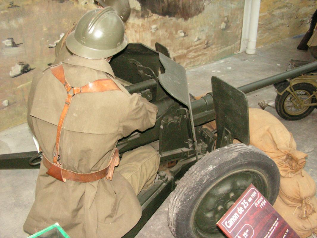 Ligne Maginot - Canon AC de 25 SA mle 1934 Hotchkiss -  Musée des Blindés (Saumur)