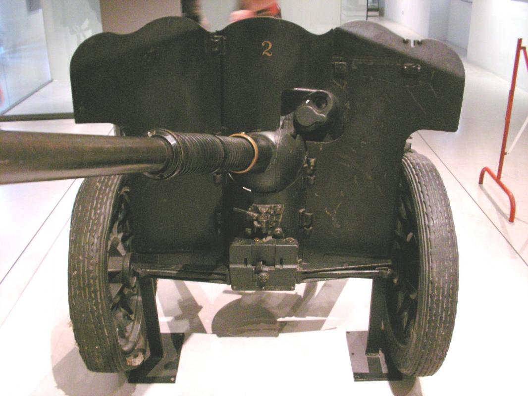 Ligne Maginot - Canon AC de 25 SA-Léger mle 1937 APX -        Musée de l'Armée (Paris - Invalides)