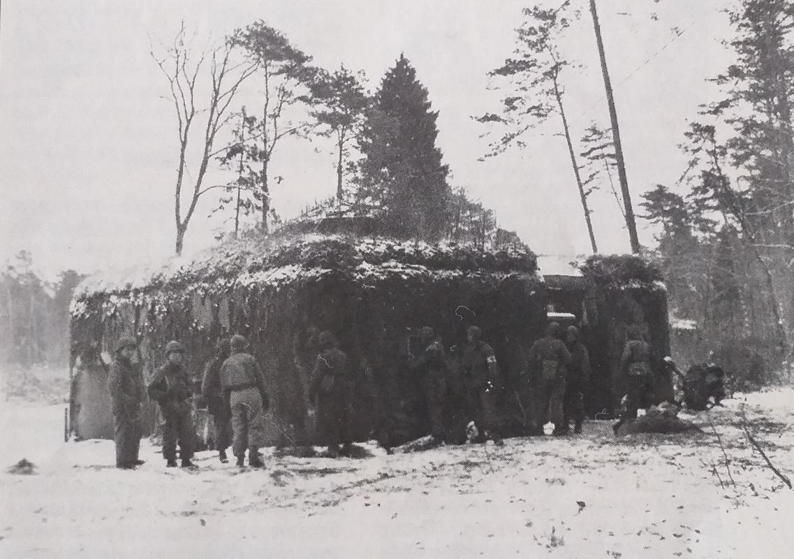 Ligne Maginot - BOIS DE RITTERSHOFFEN 5 - (Casemate d'infanterie - Simple) - La 42 éime DIUS à la casemate de Rittershoffen 5, début janvier 1945 (la légende d'origine parle du fort de Kauffenheim, ce qui est faux)