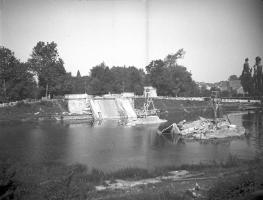 Ligne Maginot - 22LM - Vue depuis l'est du pont de la gare de Sedan, dans le prolongement de l'avenue Philippoteaux.