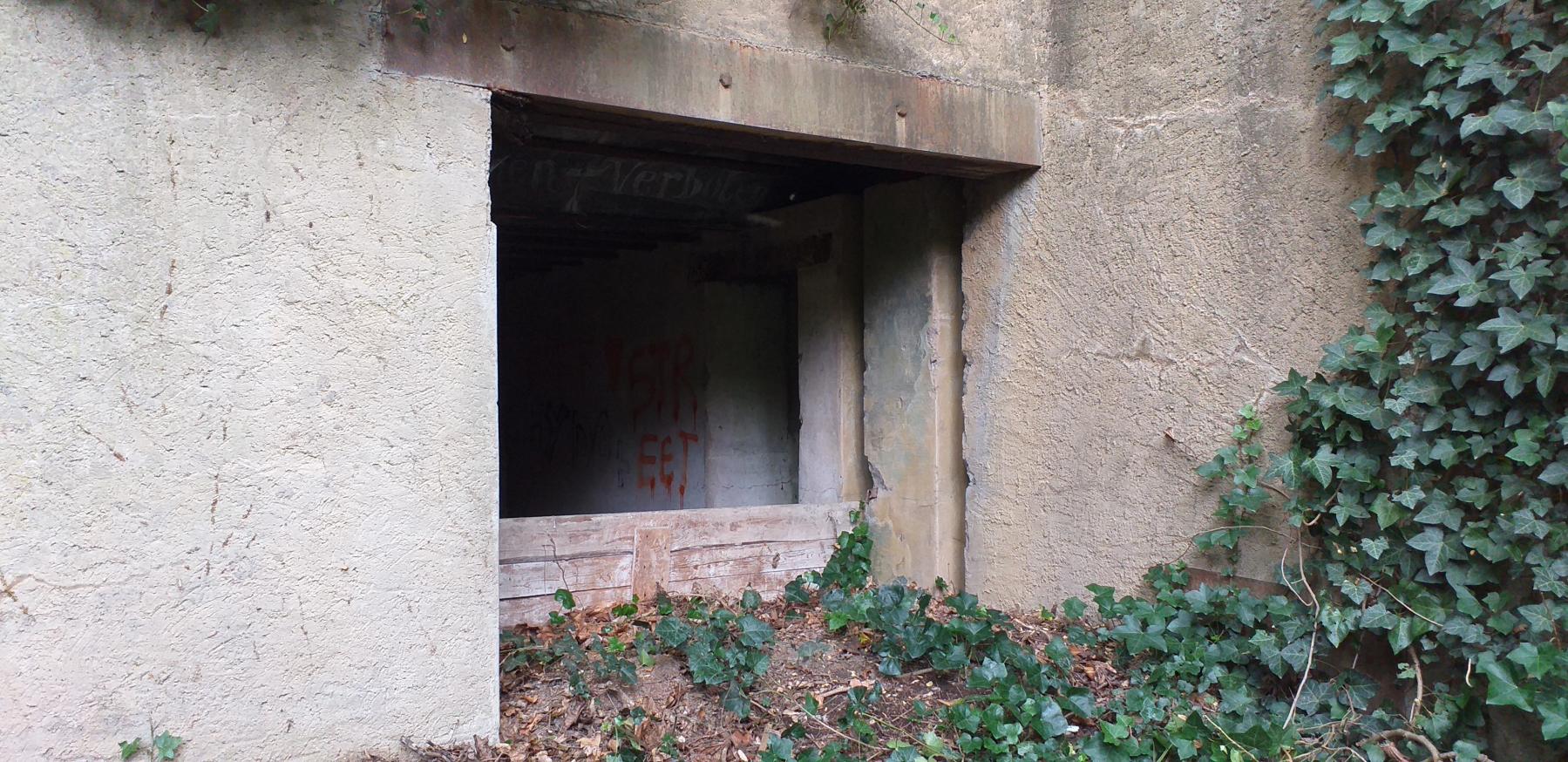 Ligne Maginot - DUCROT EST - (Casemate d'artillerie) - Entrée matériel