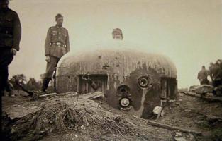 Ligne Maginot - 35/3 - MARCKOLSHEIM SUD - (Casemate d'infanterie - Double) - La casemate après les combats
La cloche GFM