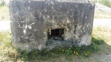 Ligne Maginot - VILLAGE-NEUF BERGE 9 - (Blockhaus pour arme infanterie) - Il semble que le blockhaus ait pris un coup au niveau du créneau coté berge