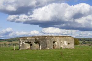 Ligne Maginot - A107 - CROIX-MOREL - (Blockhaus lourd type STG / STG-FCR - Double) - Vue générale de la casemate vue de la route