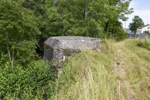 Ligne Maginot - PONT CANAL NORD - (Blockhaus pour arme infanterie) - Dalle vue du chemin de halage nord