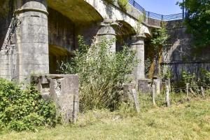 Ligne Maginot - PONT CANAL DE LA LARGUE - (Barrage de Route) - La zone inondable et les supports du barrage AC.