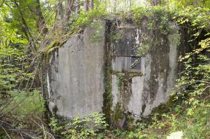 Ligne Maginot - STEINER FERME - (Blockhaus pour arme infanterie) - Façade avec créneau de tir mitrailleuse