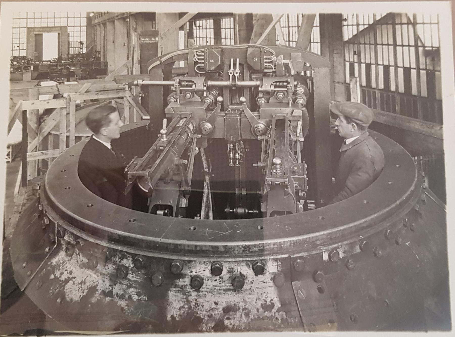 Ligne Maginot - Tourelle de 135 en construction - Cie Gle de Construction Chatillon-Batignolles
Usine de Nantes
Fond 43 Fi 26
Cote ARM 117