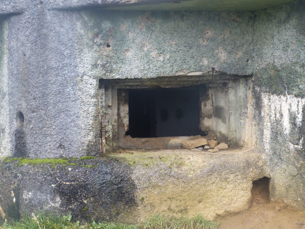 Ligne Maginot - A107 - CROIX-MOREL - (Blockhaus lourd type STG / STG-FCR - Double) - Créneau antichar flanquant vers l'est (Villy)