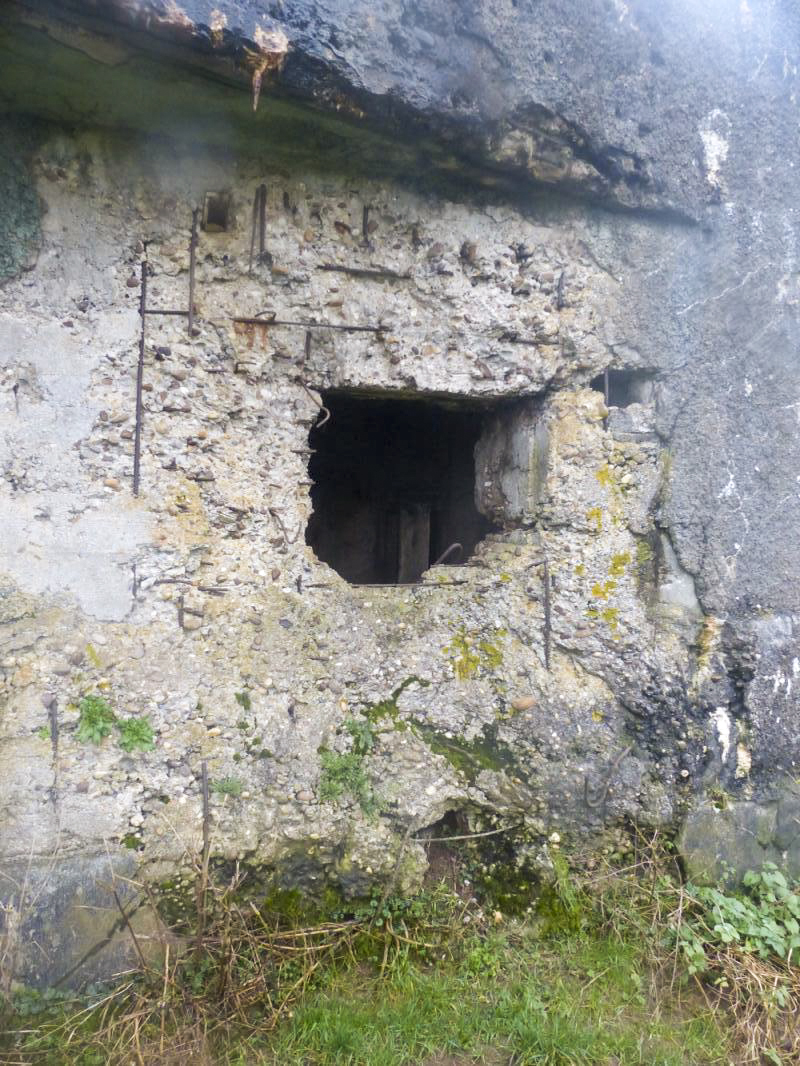 Ligne Maginot - A107 - CROIX-MOREL - (Blockhaus lourd type STG / STG-FCR - Double) - Créneau mitrailleuse  flanquant vers l'ouest