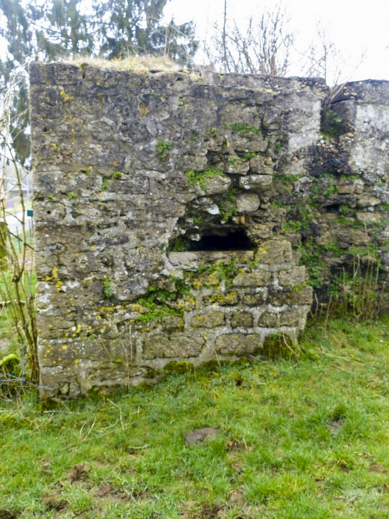 Ligne Maginot - VILLY 2 - MAISON BEAUJET - (Blockhaus pour arme infanterie) - Blockhaus pour mitrailleuses et FM flanquant la Chiers et le fossé antichar vers la casemate de la croix Morel